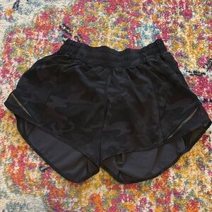 Lululemom hotty hot 2.5- size 4